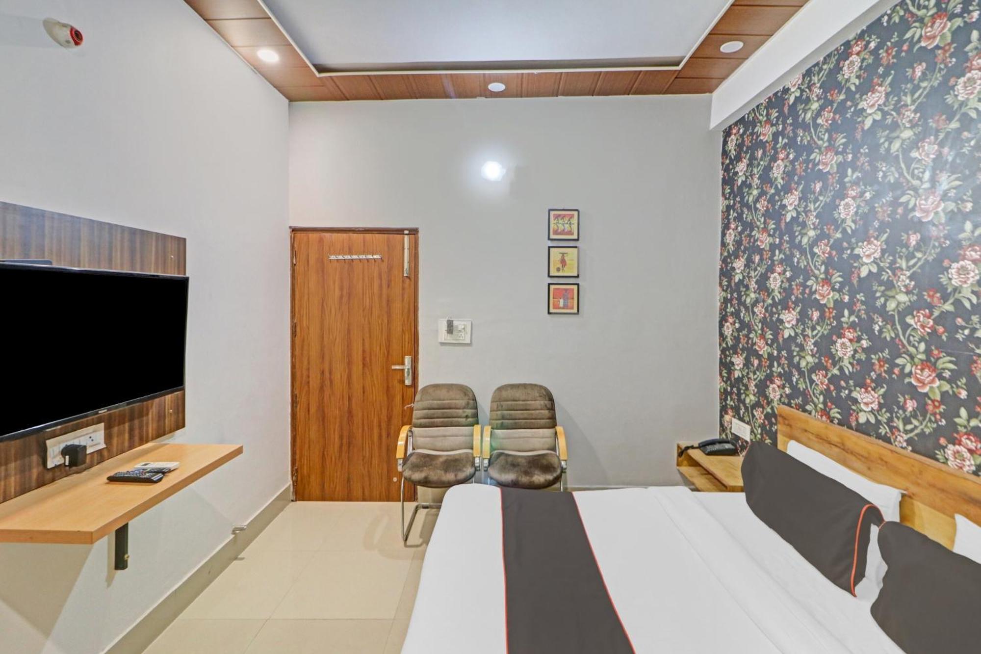 Hotel O Star Ki New Delhi Buitenkant foto